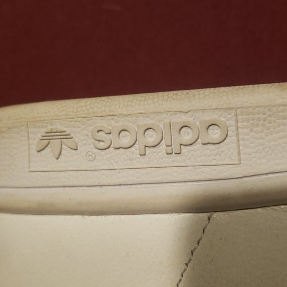 Adidas leather tennis shoes LIKE NEW white with rainbow colored Adidas logo - Picture 3 of 5